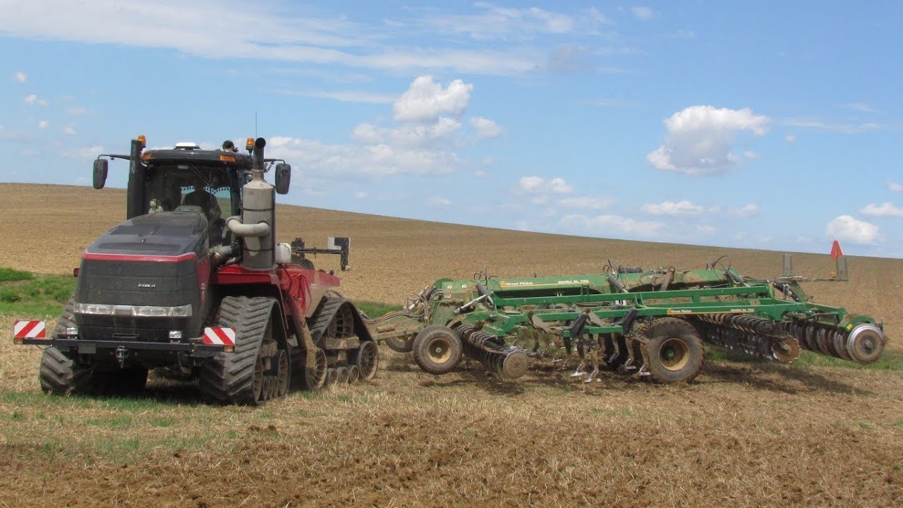 Pásový traktor Case IH Quadtrac 620 Black Edition & Great Plains SIMBA SL 700 / Case IH Magnum 340