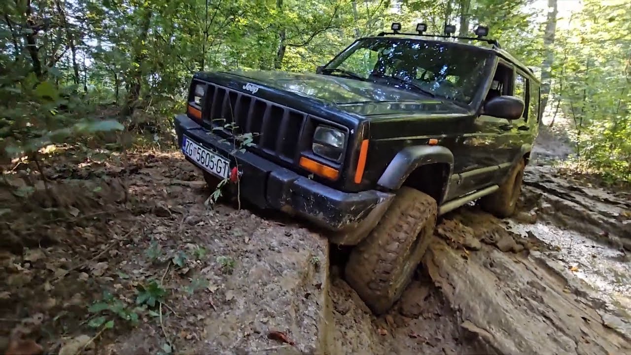 Jeep Cherokee XJ - Got Stuck In Clay - The Winch Saved Me