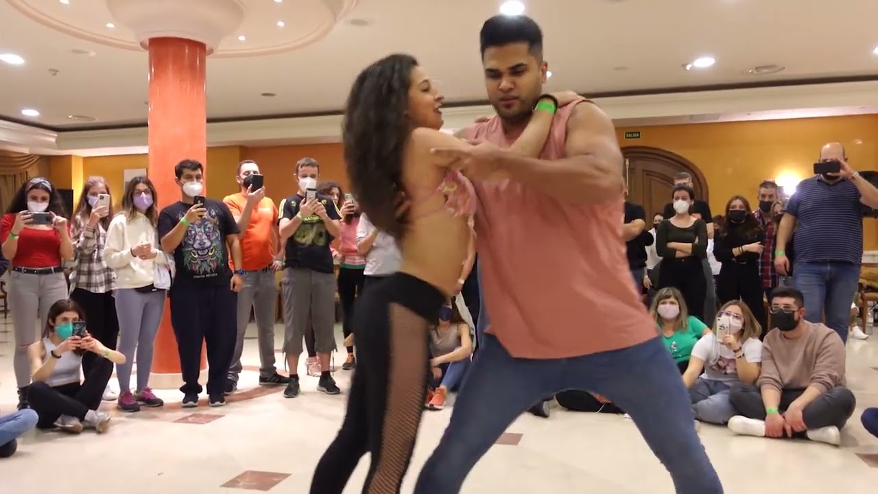 ANTONI Y BELEN / Inocente  - Romeo Santos / BACHATA
