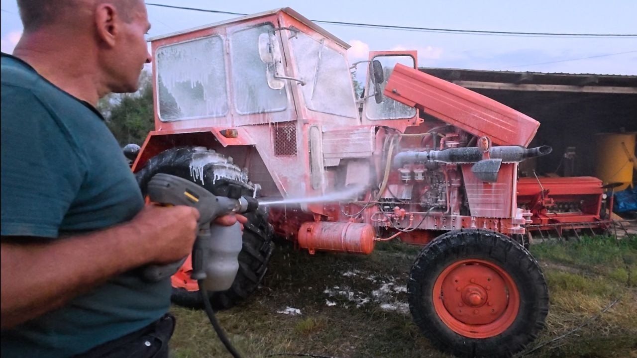 Spalam TRACTORUL UTB 650 - Il pregatim de REVIZIE si schimbul de ULEI..