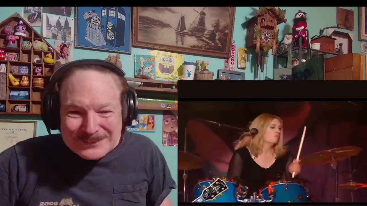 The BANGLES - Pushin' Too Hard [ The Bangles: Return to Bangleonia ] Live.  A Layman's Reaction