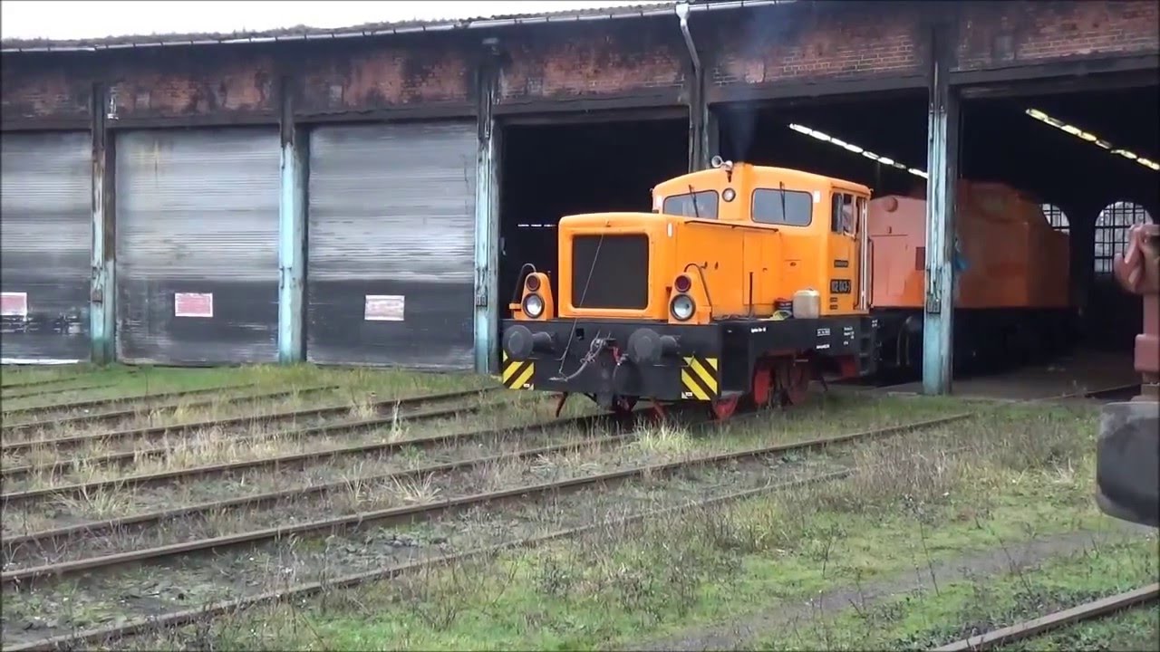 Lok 102 043 - 7  im Arbeitseinsatz (1)