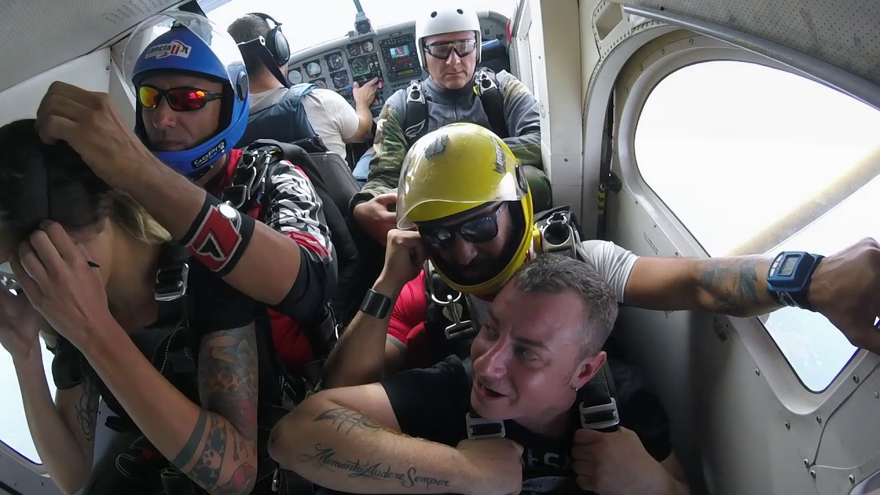 Lancio in tandem da 4200 metri di Mattia. ASD VZONE Pracadutismo Vercelli