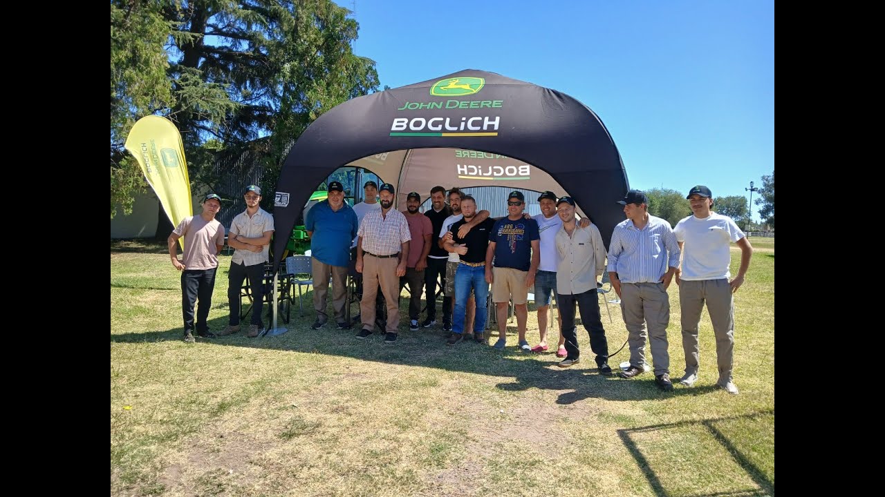 Boglich reunió a clientes de la marca en 9 de Julio y analizaron dos líneas de tractores John Deere