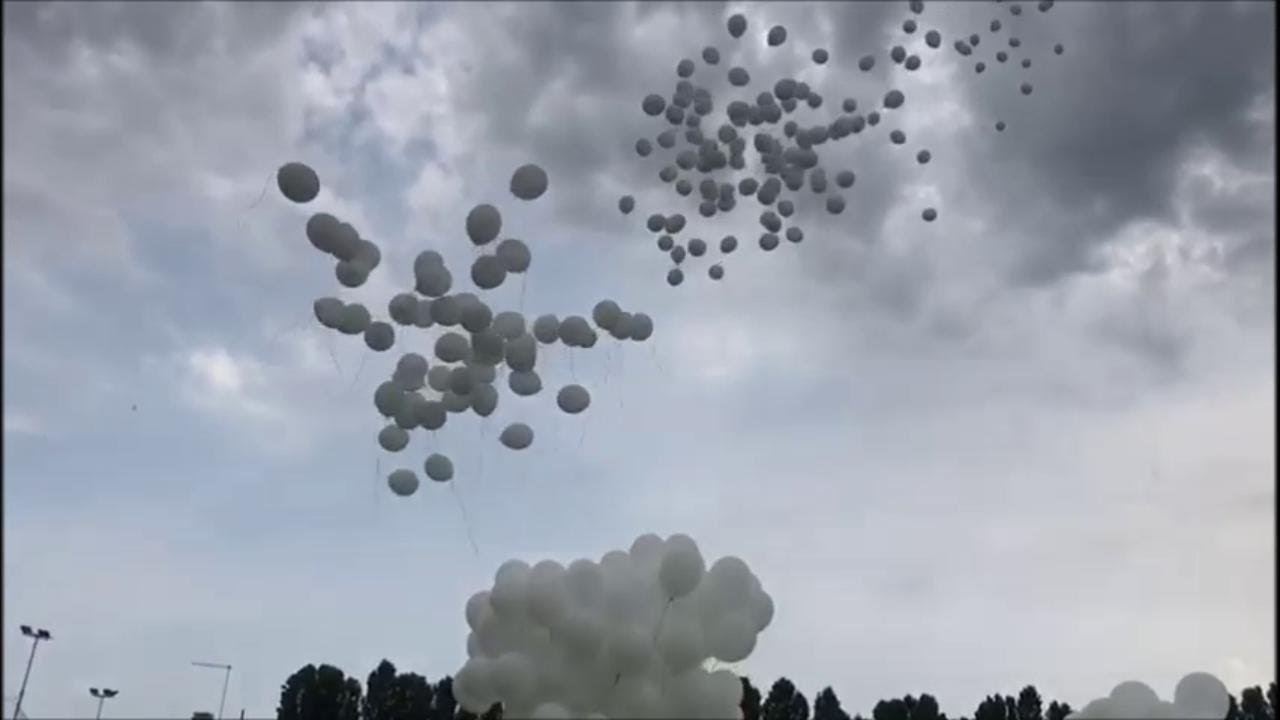 Strage Jesolo, i funerali: il lancio dei palloncini bianchi