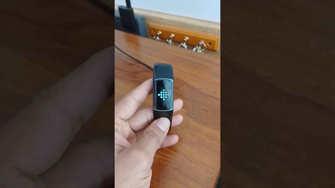 Fitbit Charge 5 does not start. Keeps flashing logo.