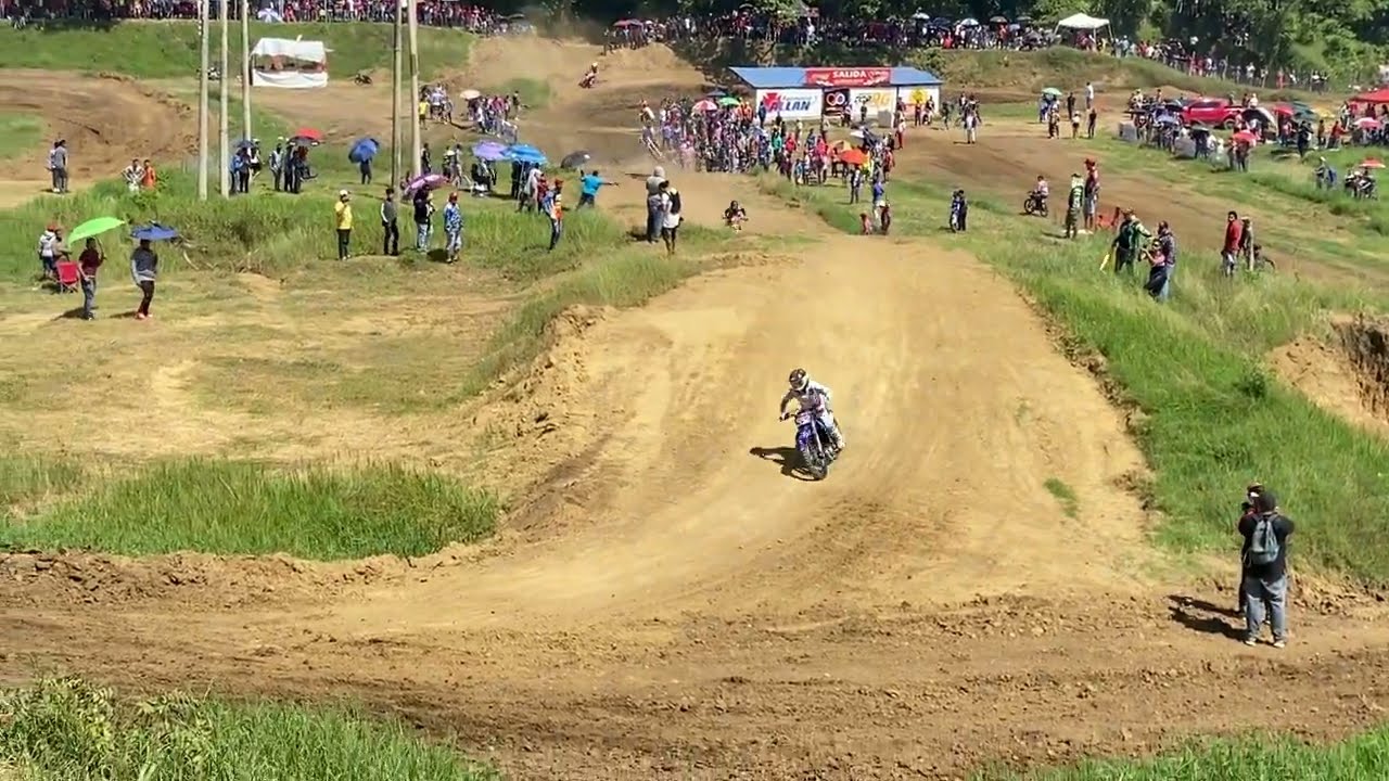 Jr Reyes se enfrenta a Franklin Nogueras 250cc 1ra
