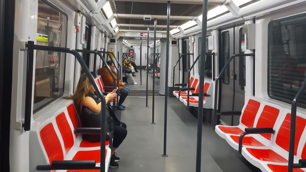 Barcelona metro L11 - jízda z Trinitat Nova na konečnou Can Cuiás - Španělsko dne 17.2.2015
