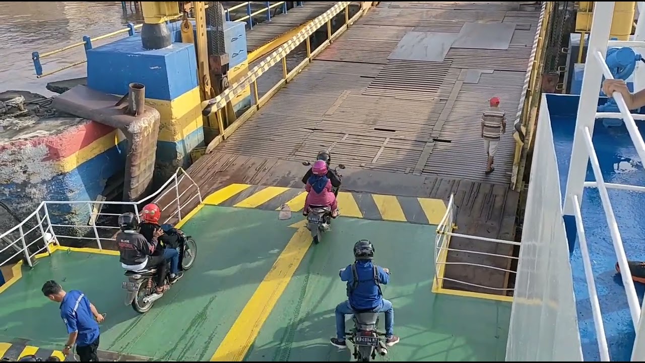 Feri Penyebrangan dan Perahu Speed Pontianak-Siantan dari KOREM