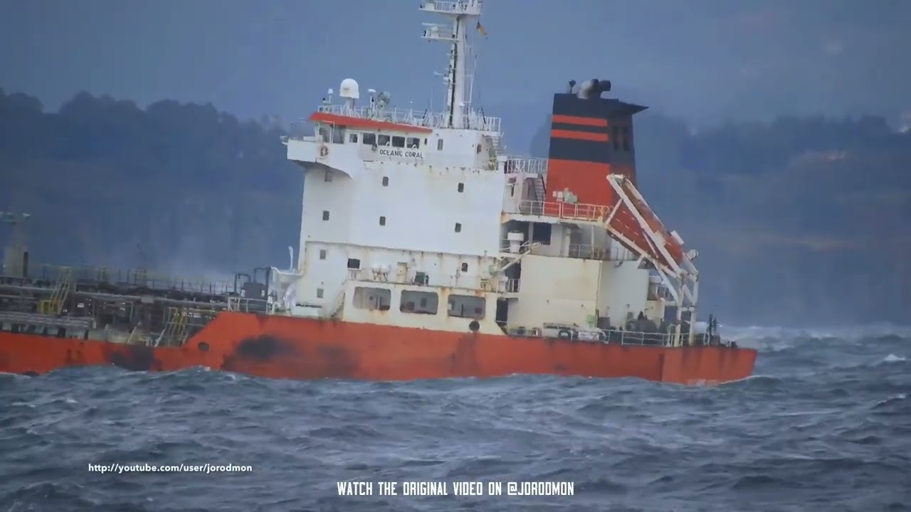 Yang Penakut Jangan Disini Kapal Tanker Bergoyang Hebat