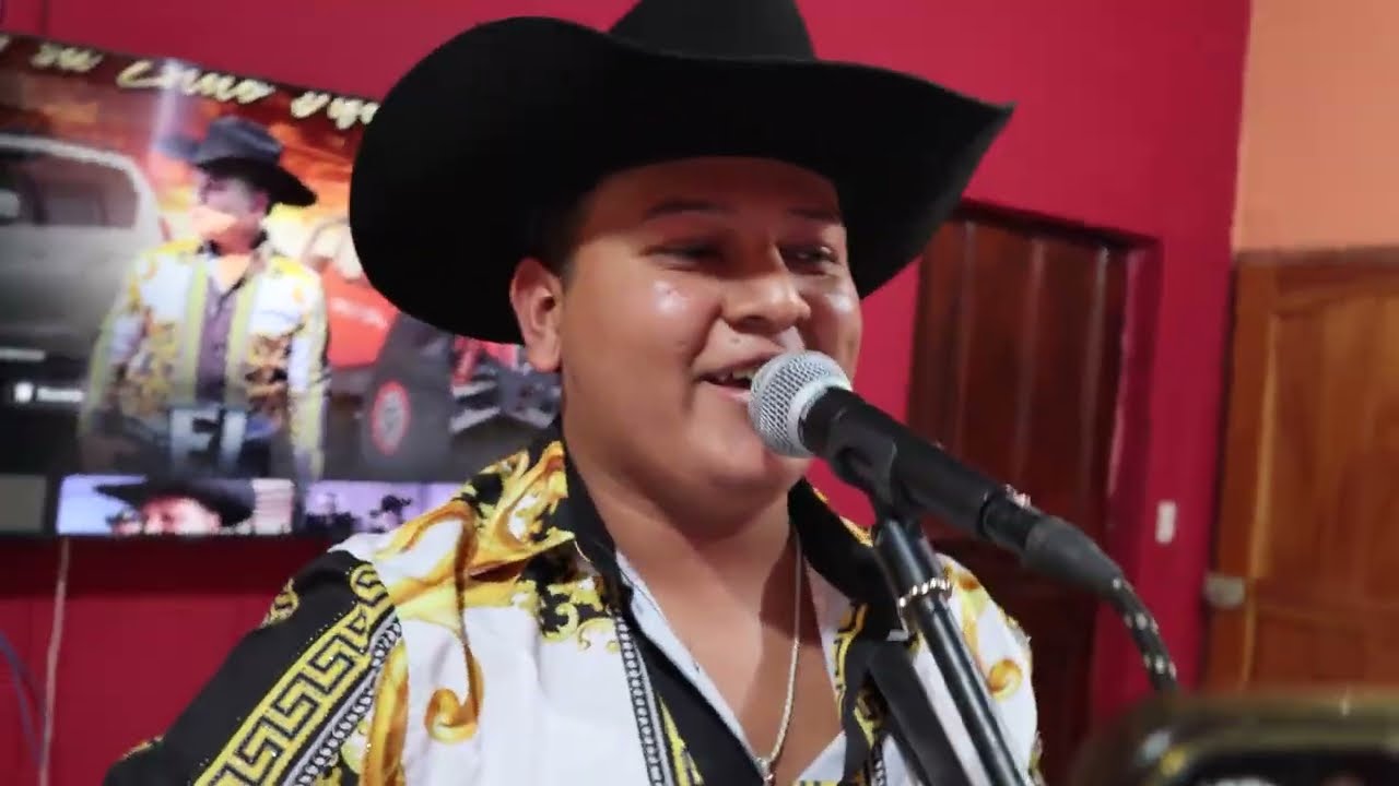 Estilo Diferente - Derecho y Chueco 