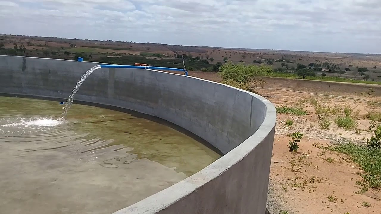 Reservatório construído com telhas