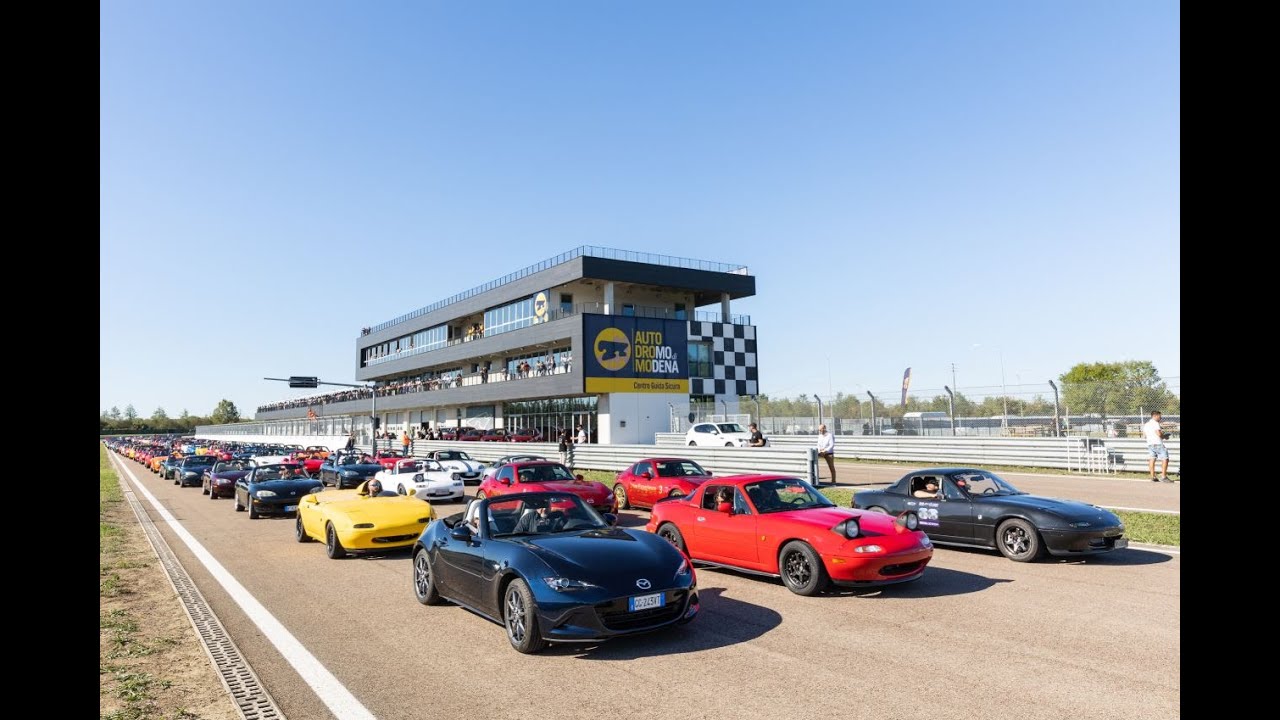 RADUNO DA GUINNESS WORLD RECORD PER MAZDA MX-5