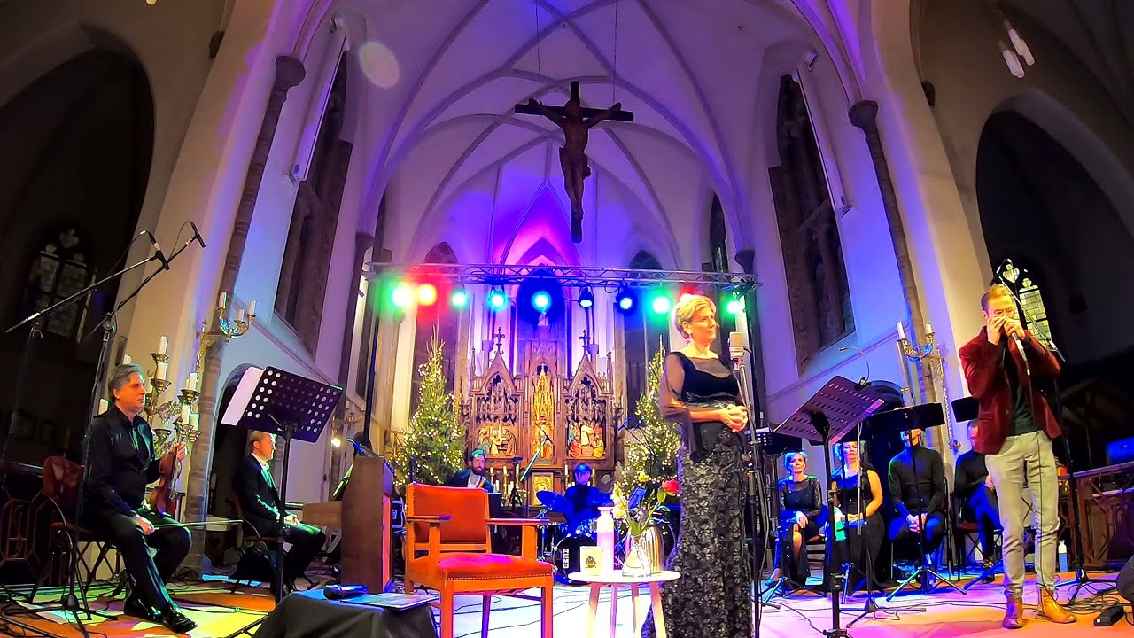 Anne-Marie de Jong en Gerben Schenk in het Noorse lied: Jul, Jul stralande Jul  vanuit Rosmalen