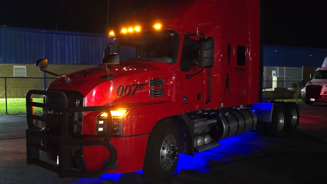 The new Mack Anthem and CloudTrucks. What's the Deal.