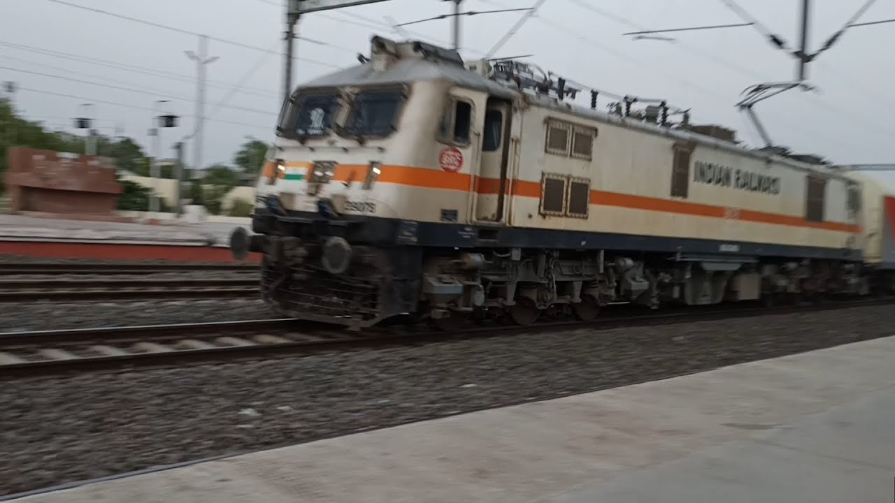 SJ Rajdhani Express skips kaloljn. @ 110km/h #Wap7 #lhb  #railfununlimited #sjrajdhaniexp #adindls
