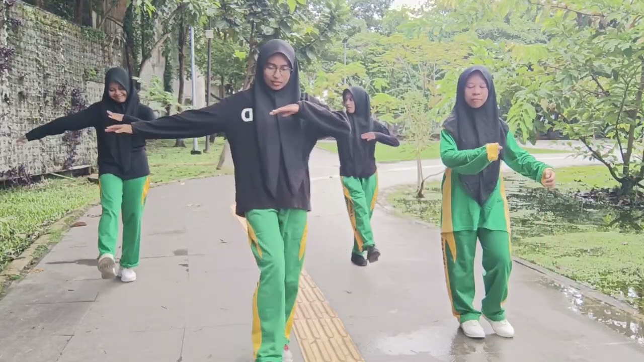Tugas pjok senam ngapain repot Xl-B kelompok 5 anggota : - chika  -  kiyah - Nadira -  lia 