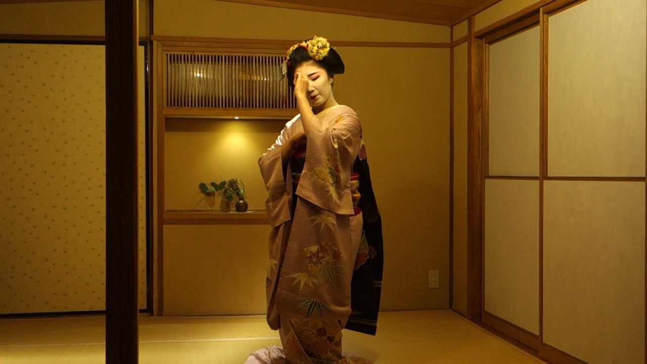 Senior maiko Yuriha dancing Gion Kouta [November 15, 2019]