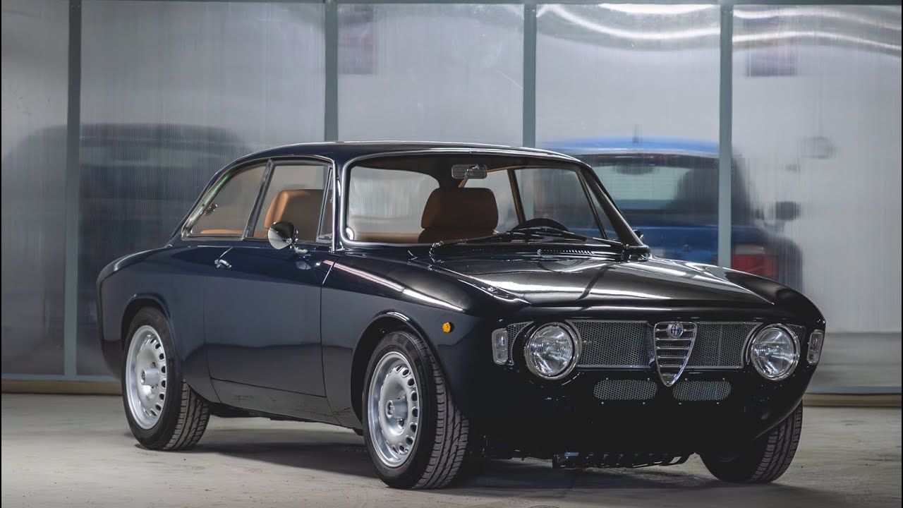 Alfa Romeo 6 cylinder Giulia Sprint GT: 9 year restoration in under 2 minutes 