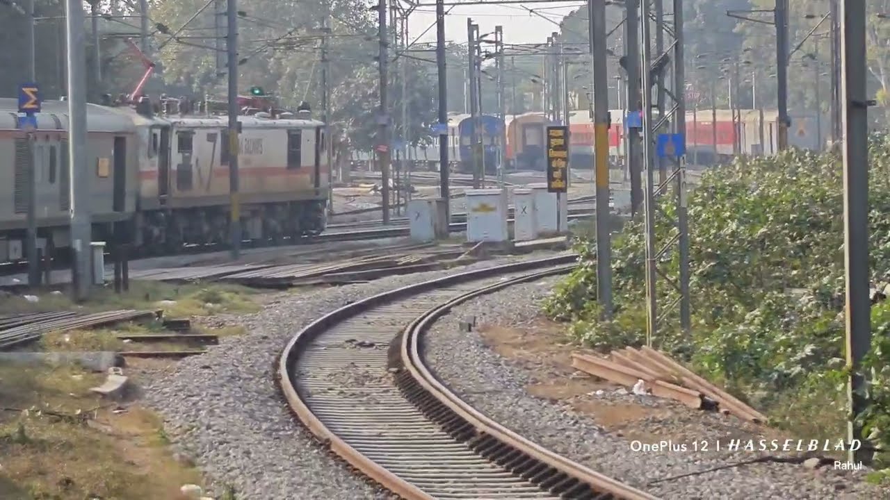 Nawab Departure of 12003 Lucknow Swarna Shatabdi from Lucknow Junction Ner.