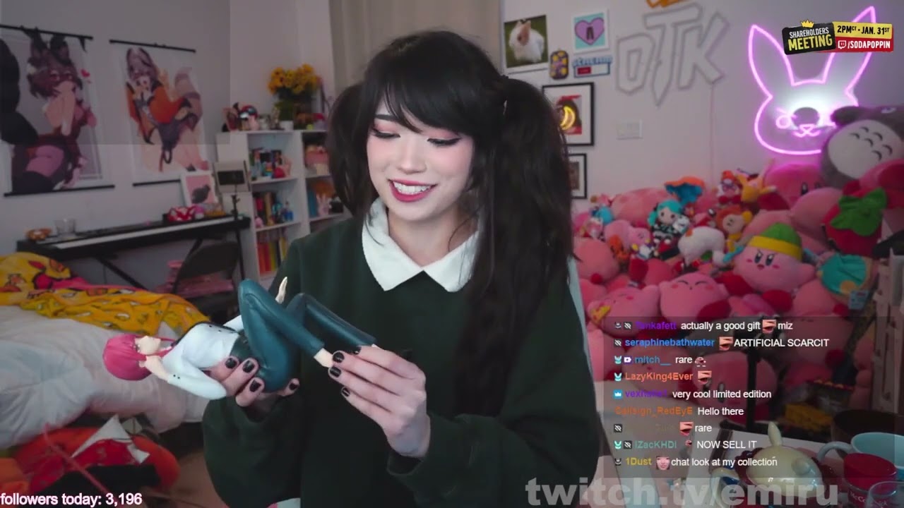 Mizkif Buys Emiru $500 Makima Figure For Her Birthday