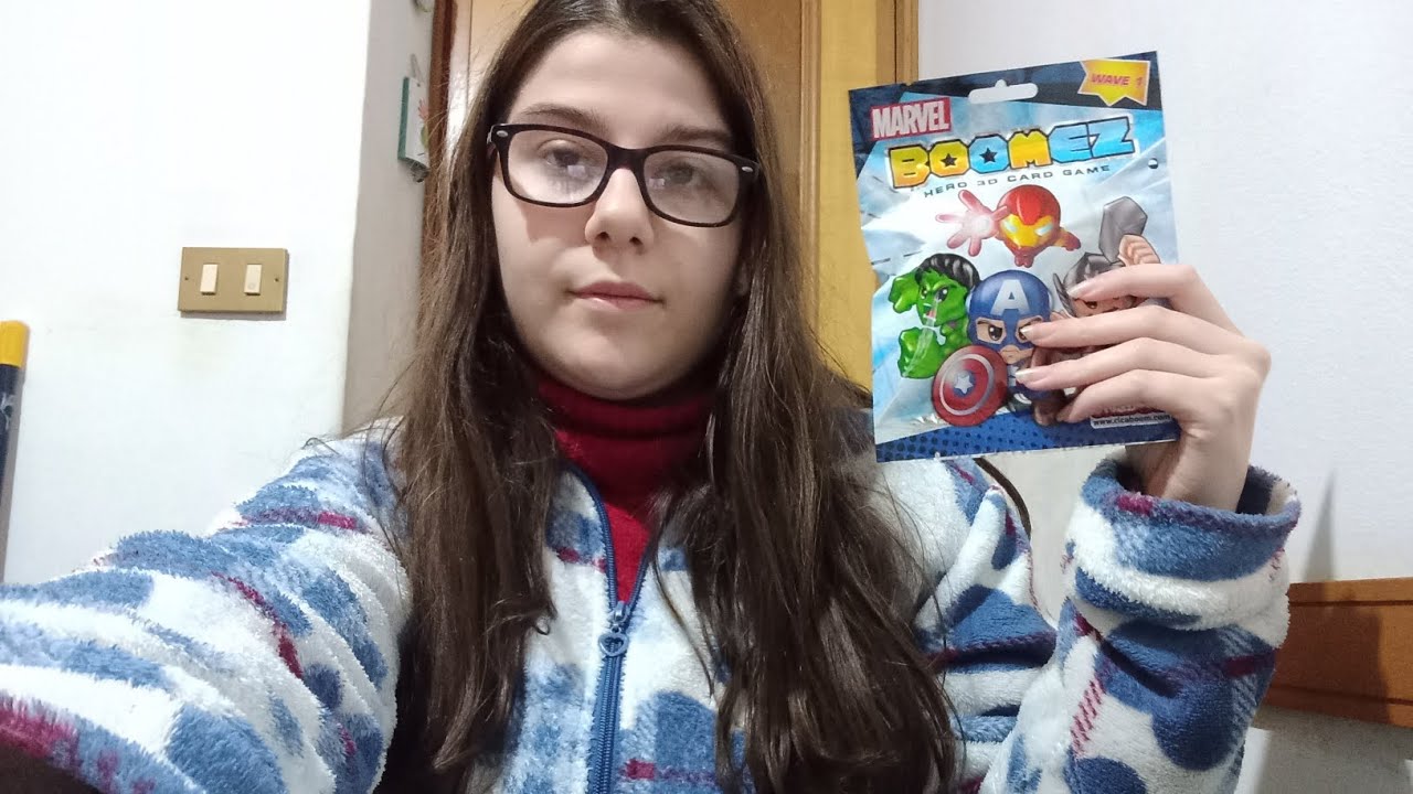 ASMR| Apriamo una bustina della Marvel ❤️