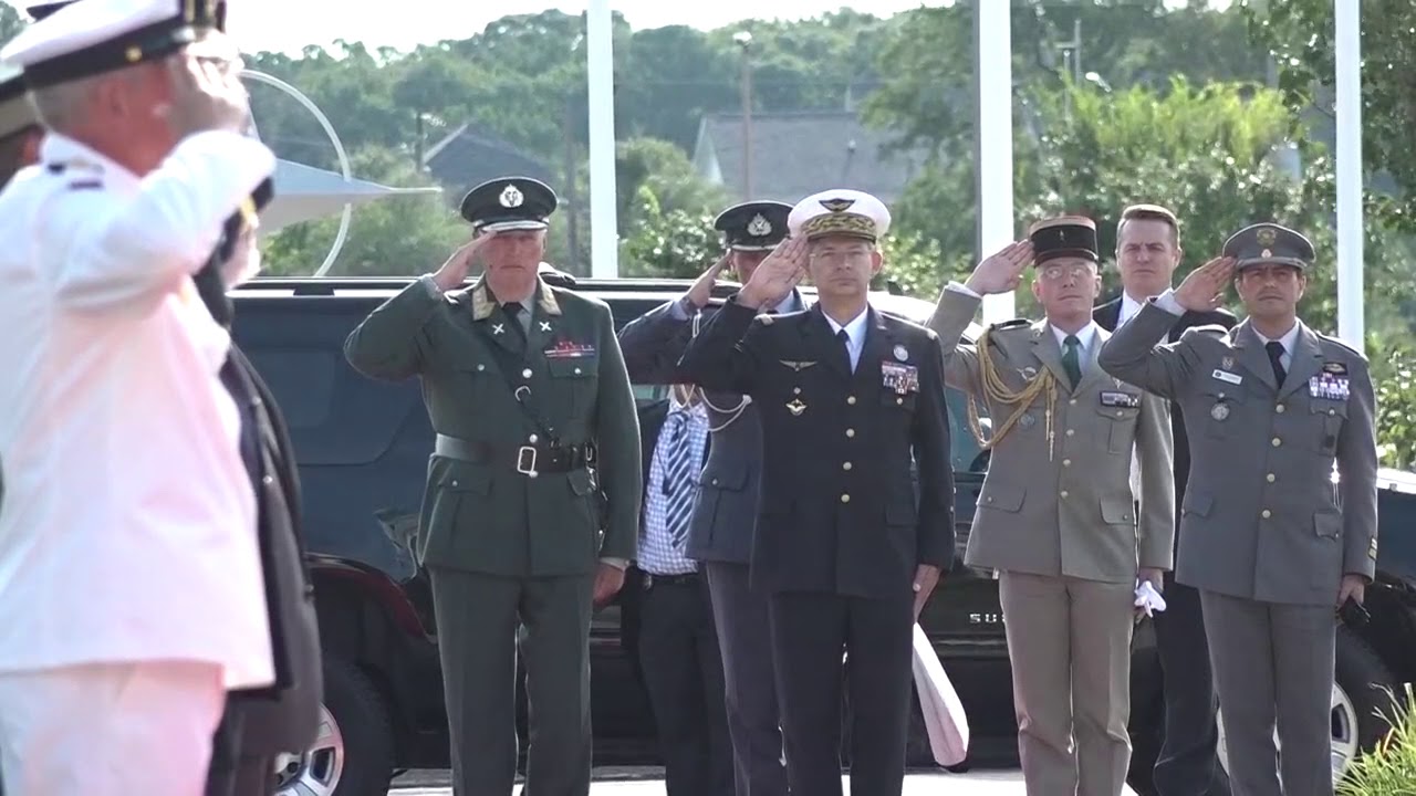 King of Norway arrives at NATO