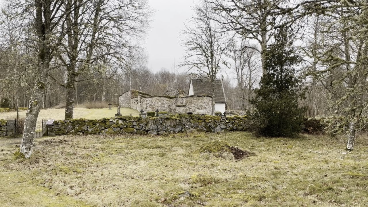 Älmeboda kyrkoruin Småland