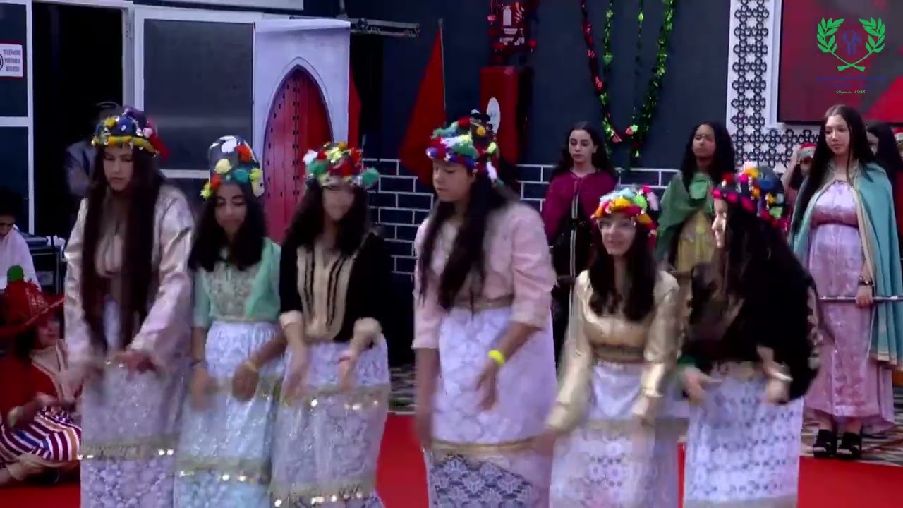 تلميذات مجموعة مدارس بوركون يبدعن في رقصة تزويت  النحلة  في حفل بمناسبة عيد الاستقلال