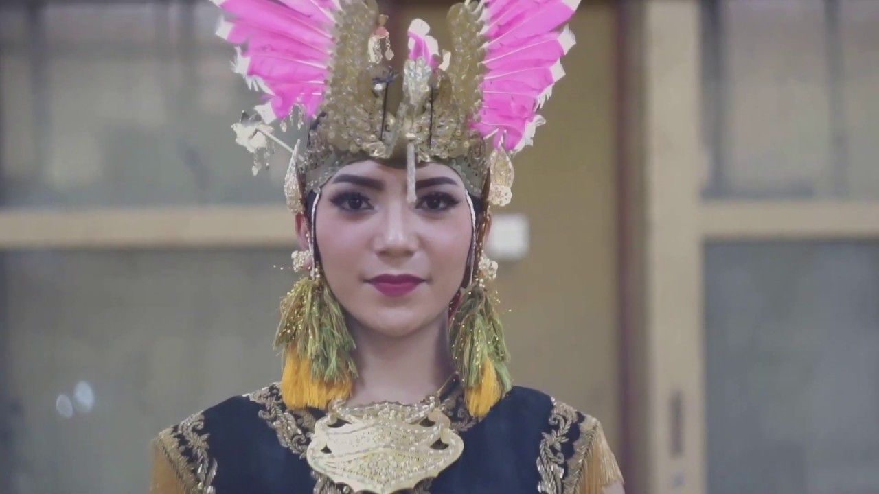Tutorial Pemakaian Kostum Tari Golek Kenyatinembe