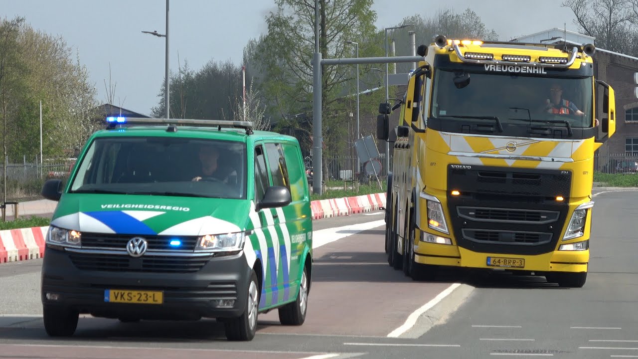 Technische Dienst begeleidt getakelde ambulancehaakarm tijdens Marathon Rotterdam! 
