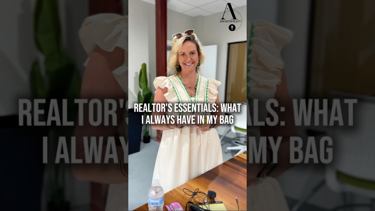 👜What&rsquo;s in my bag&hellip; Realtor Edition!