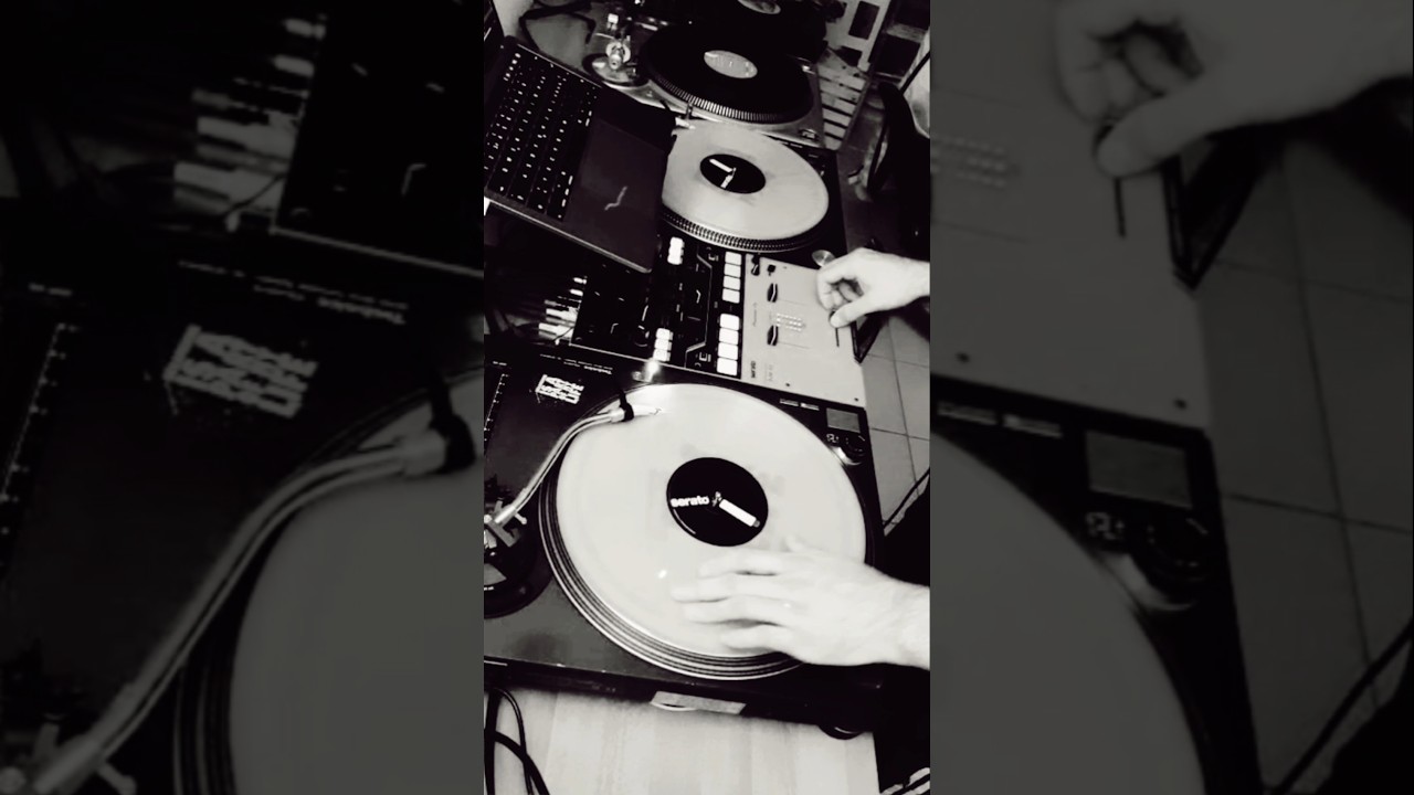 lazy cuts - with the funky rhythm  I be kickin #djms5 #practiceyocuts #scratch