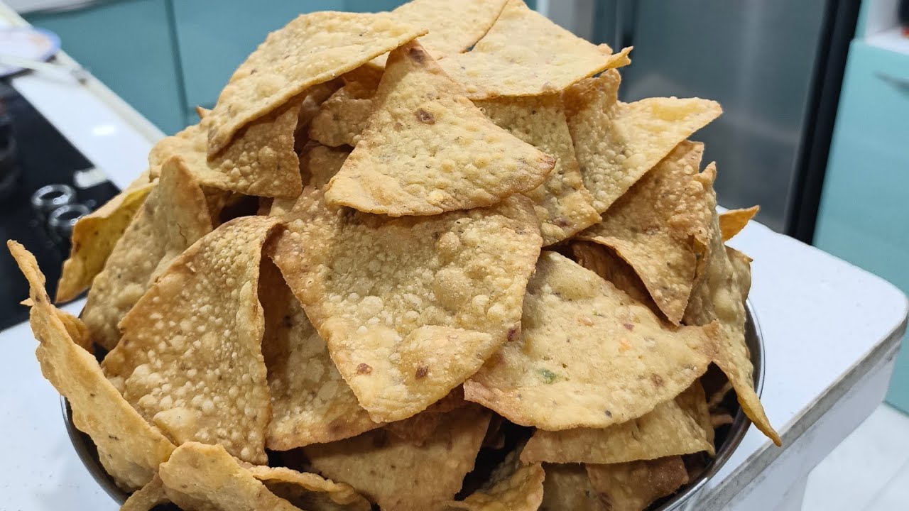 महिनाभर टिकणारी कुरकुरीत कर्नची पापडी | Homemade Crispy Papdi Recipe | Atta Papdi Snack