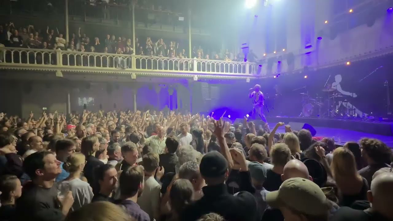 Baxter Dury - &lsquo;Allbarone&rsquo; (Live @ Paradiso, Amsterdam - 28th November 2025) 