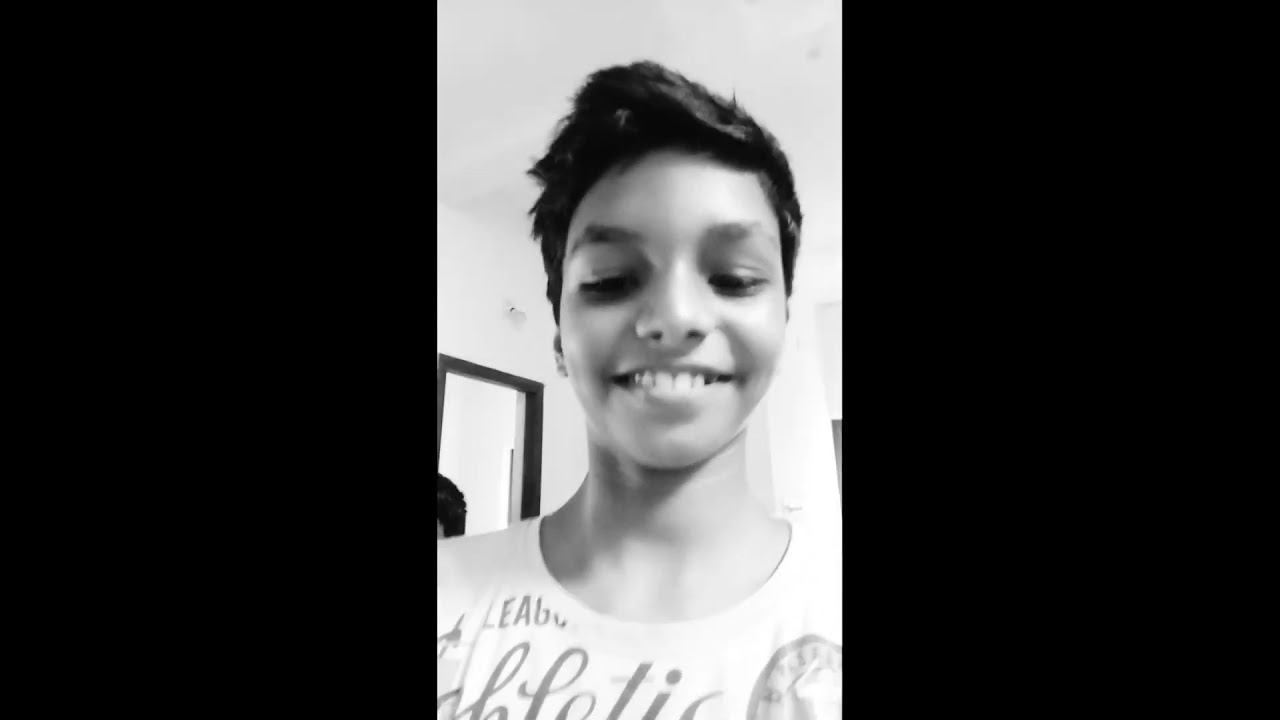 Serbian dancing lady dancing in the home when Kakashi fan arrived