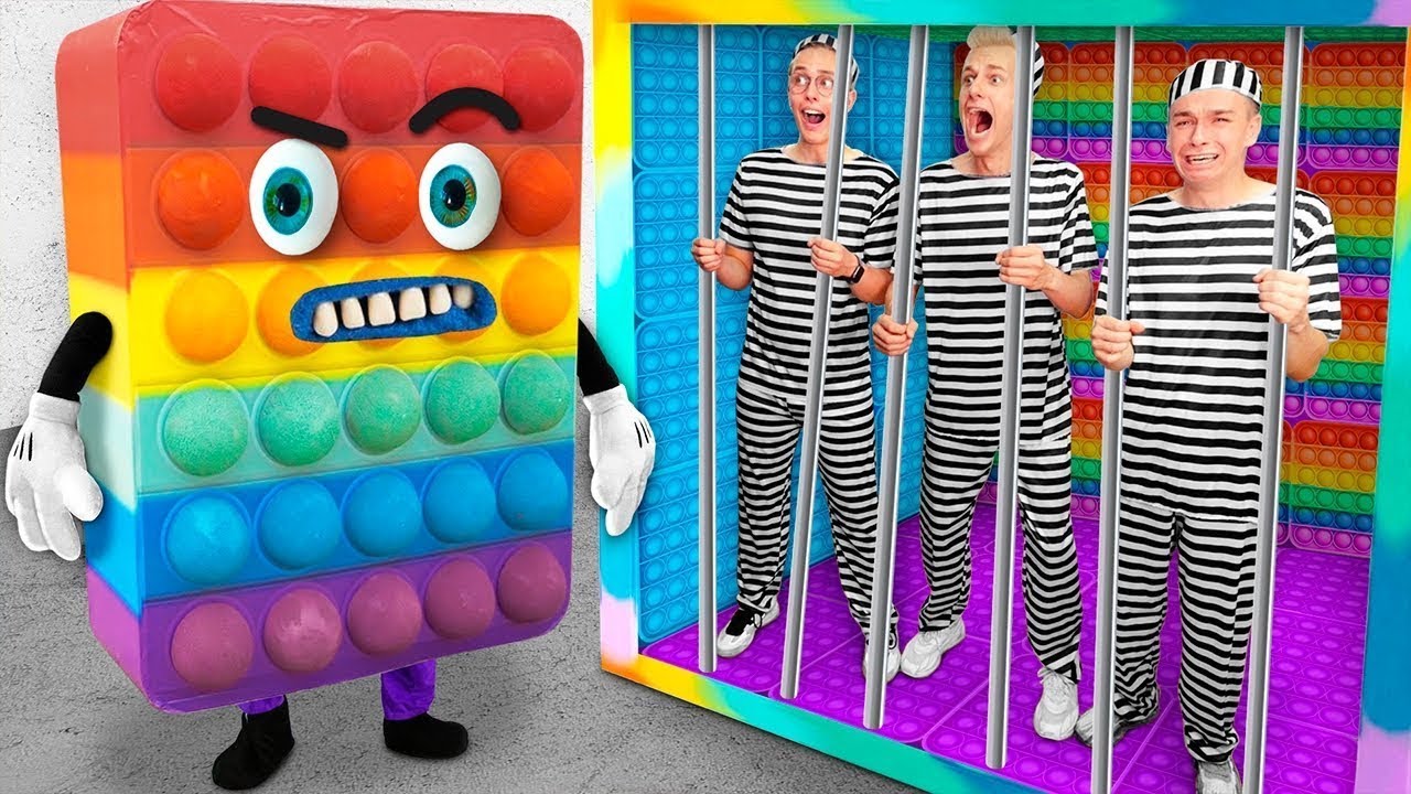 LE GÉANT POP IT nous a enfermé dans une PRISON POP IT !