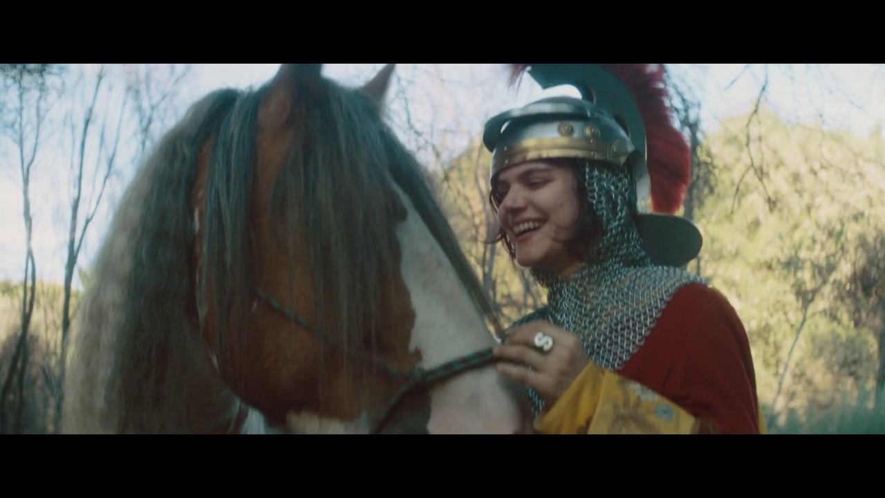 SOKO :: Looking For Love (Official Video)