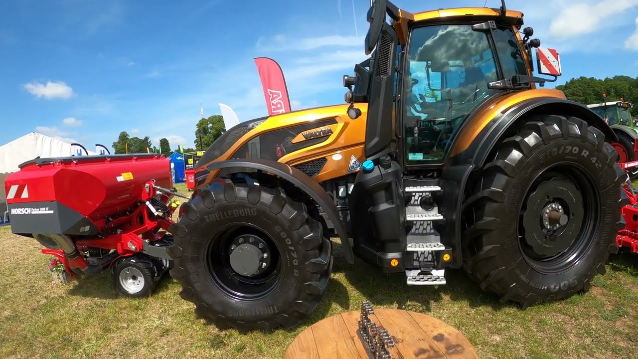 2025 Valtra Q305 Unlimited 7.4 Litre Diesel Tractor (305 HP) Edwards & Farmer Arable Event 2025