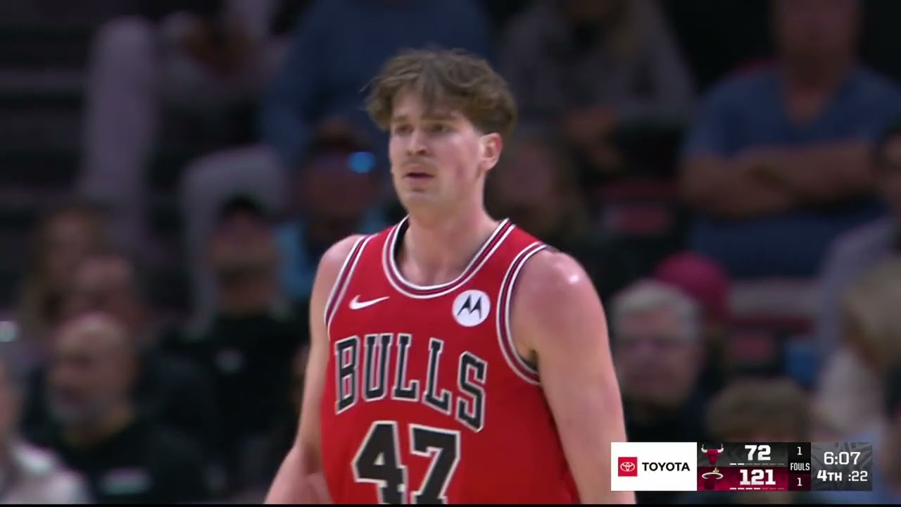 Lachlan Olbrich hits the first 3-pointer of his NBA career!