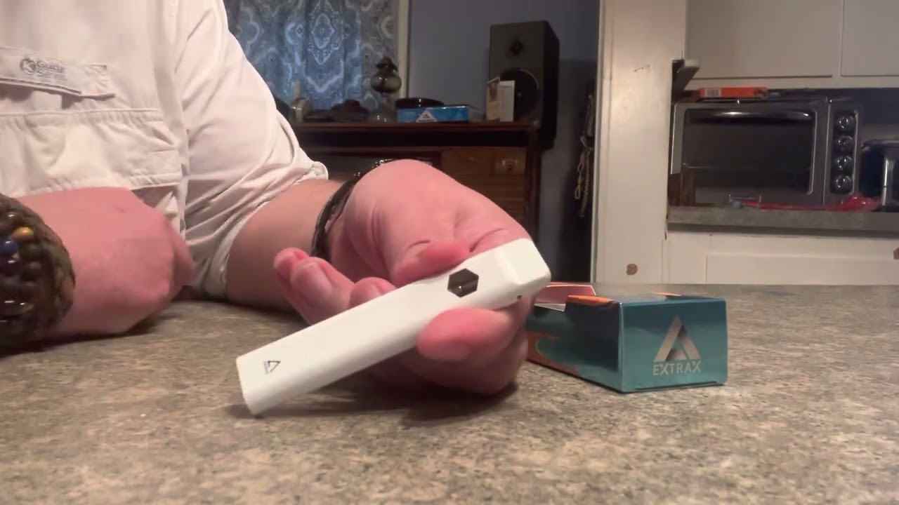Delta Extrax Ice Cream Cookies 2g 2ml Hybrid disposable vape DELTA 8 THC P LIVE RESIN Review