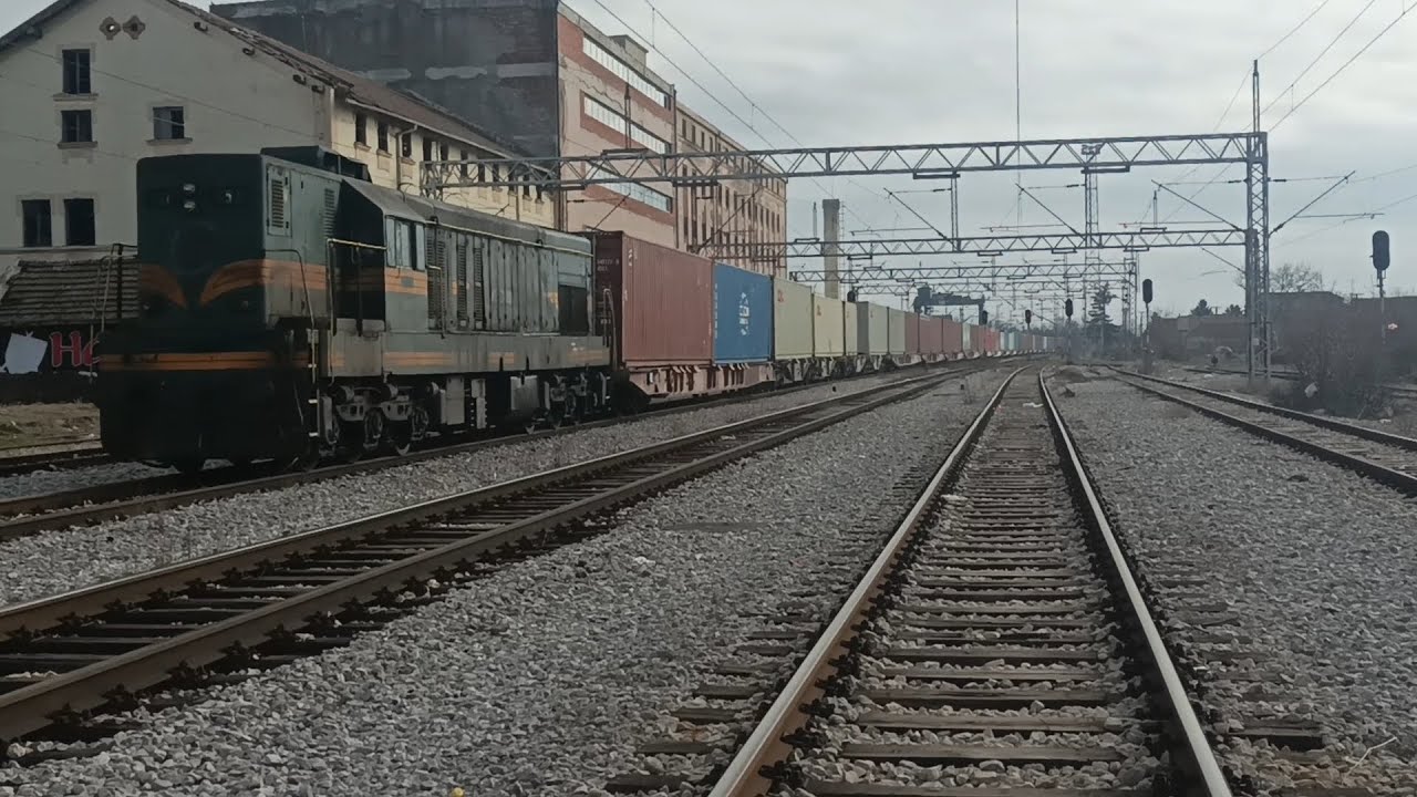 ŽS 661-152 ON COSCO CONTAINERS WHILE STOPPING AND PASSING STATION Aleksinac | 22.01.2026.