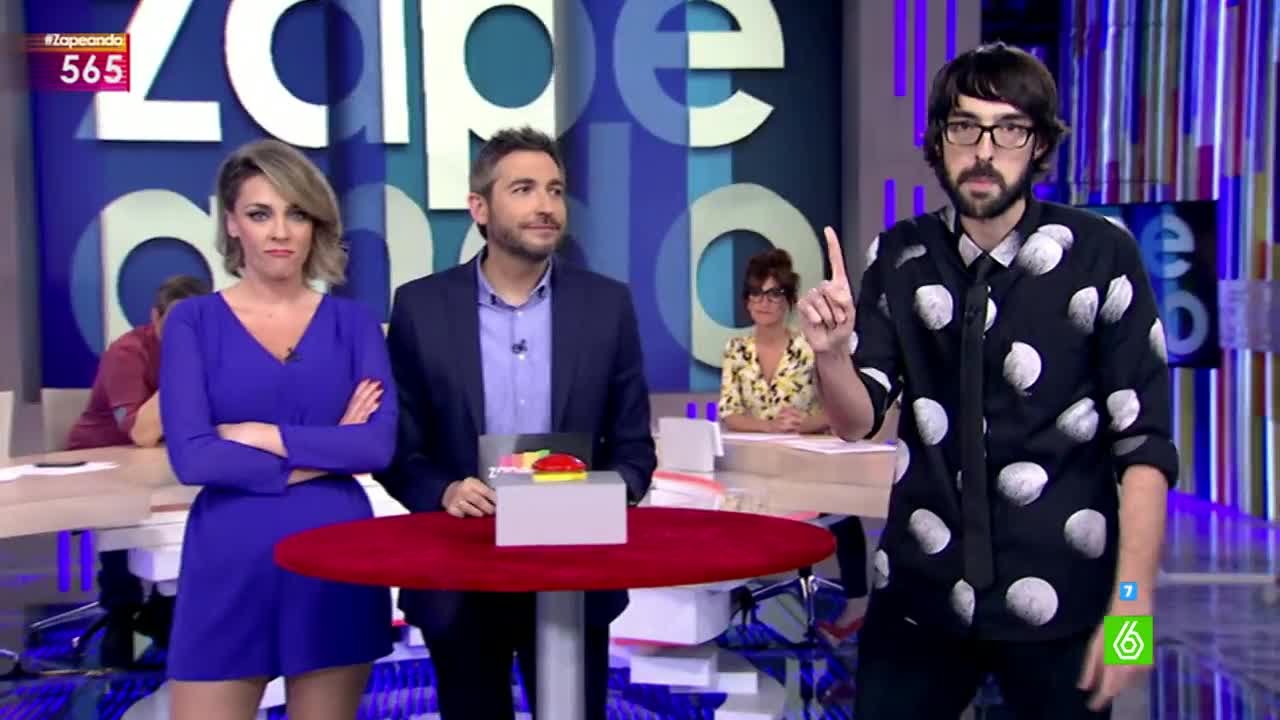 Anna Simon se enfrenta a Quique Peinado en 'El juego de los 5 segundos' de Zapeando