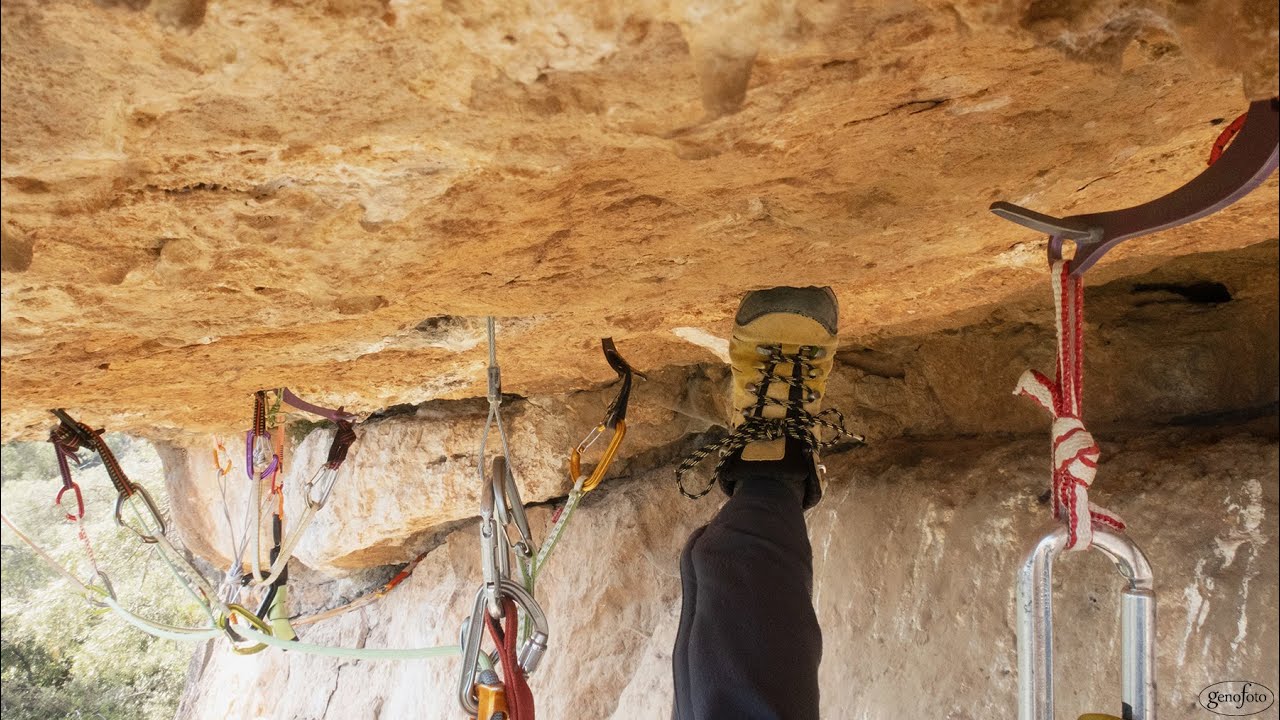 aid climbing - crazy hooks story / the complete roof - 8 hooks, 2 falls