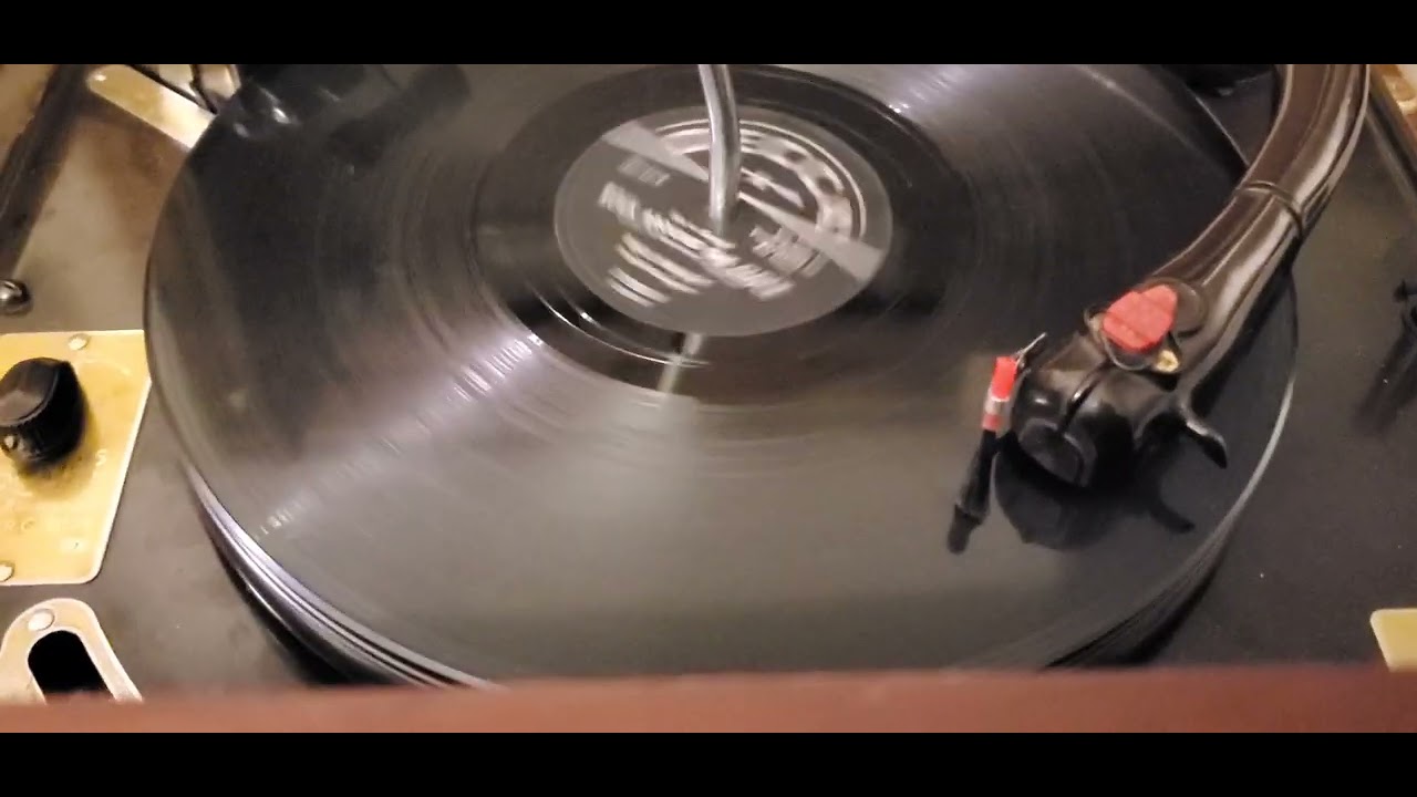 1954 Pilot Hi-Fi Model 1010 Record Player....Rock Around The Clock....Bill Hailey And His Comets....