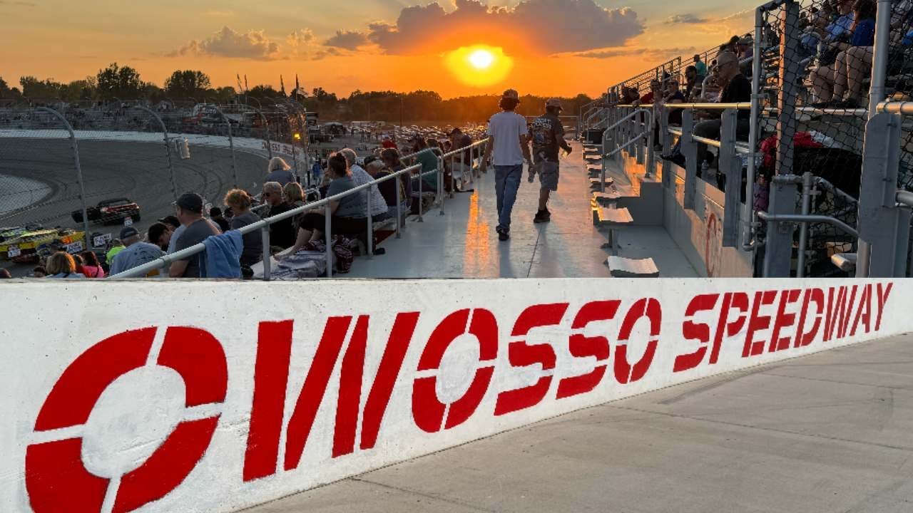 Ух ты! Вы видели трассу Owosso Speedway? Лучший шорт-трек в Америке!