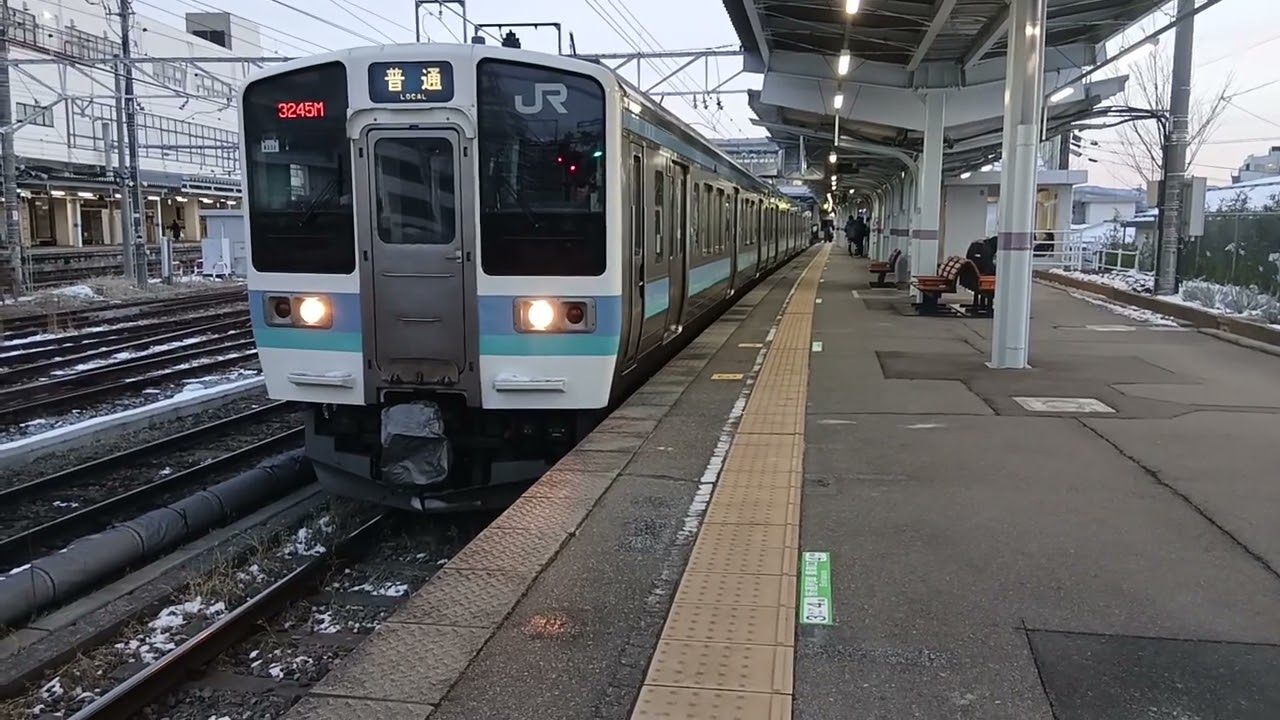 211系信濃大町行き松本駅6番線から出発