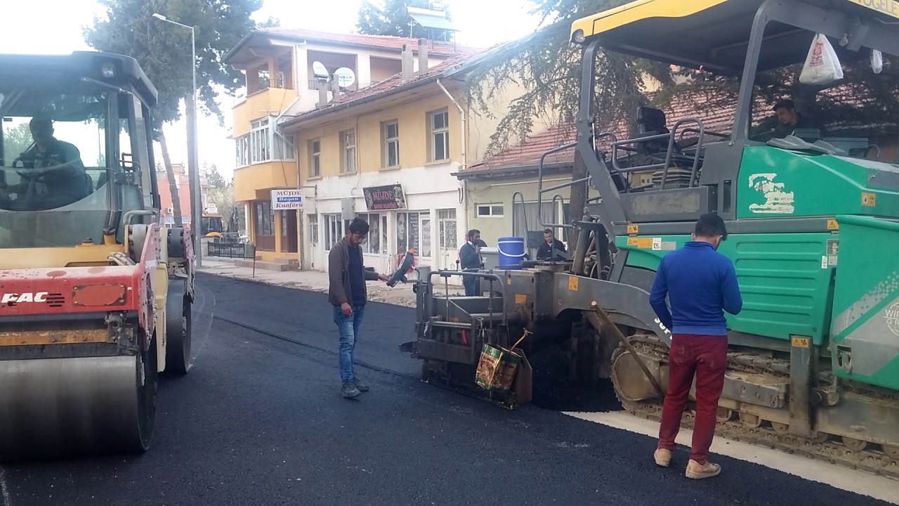 Tefenni Belediyesi sıcak asfalt çalışması