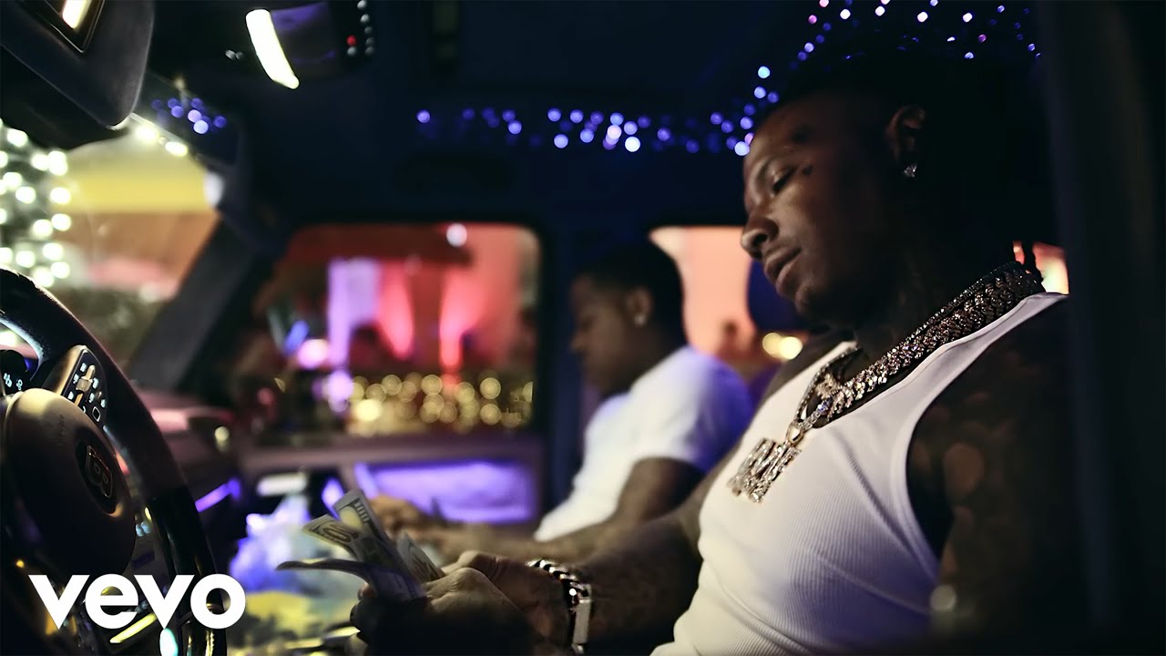 Moneybagg Yo ft. Glorilla & EST Gee – Pull Up (Music Video)