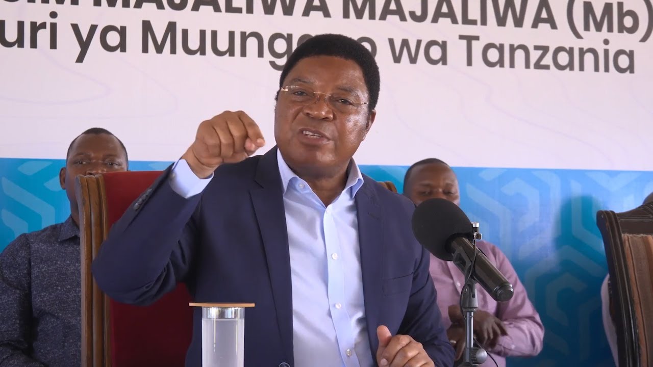WAZIRI MKUU AKUTA MADUDU, AAGIZA WATUMISHI WANNE KIGAMBONI WAFIKISHWE MAHAKAMANI 